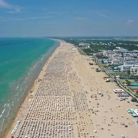 Lägenhet Comfy Flat By The Bibione